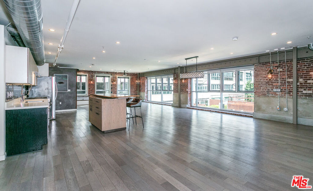 527 Molino Street - Photo 3