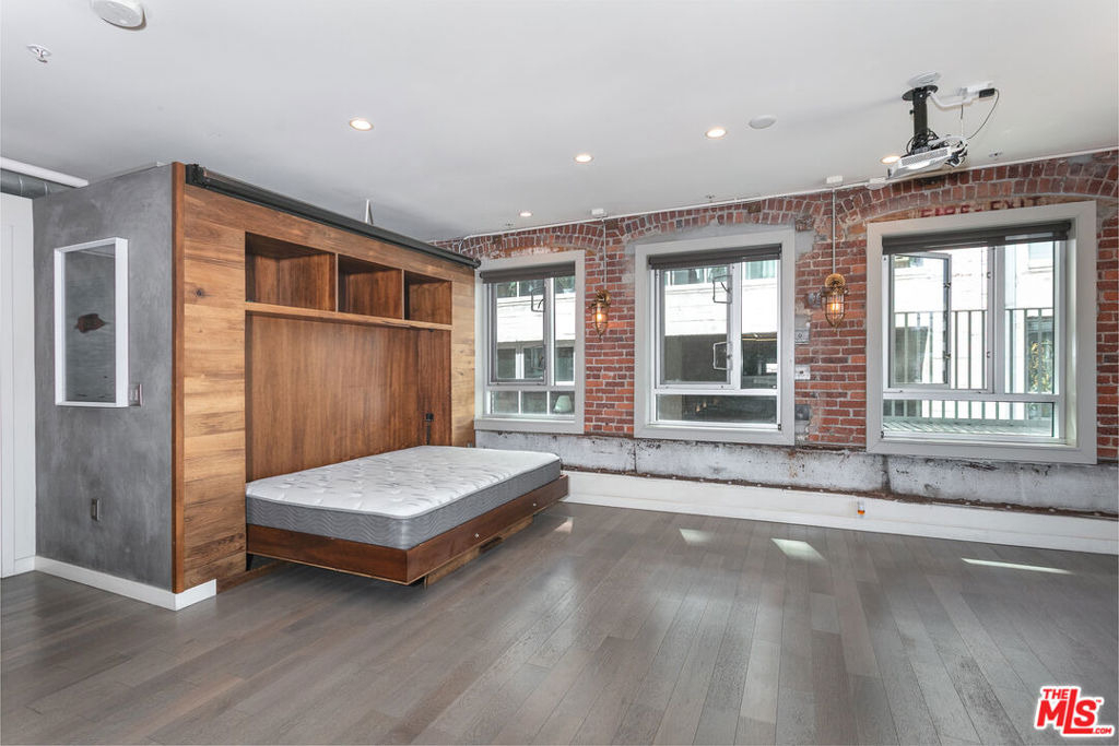 527 Molino Street - Photo 8