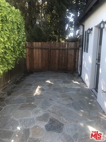 1930 S Bentley Avenue - Photo 11