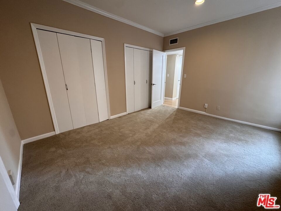 8550 Holloway Drive - Photo 18