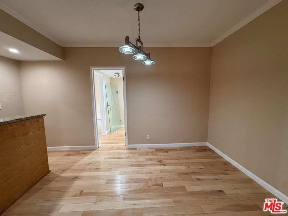 8550 Holloway Drive - Photo 5