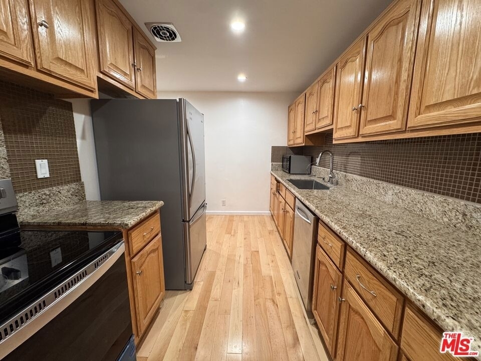8550 Holloway Drive - Photo 6