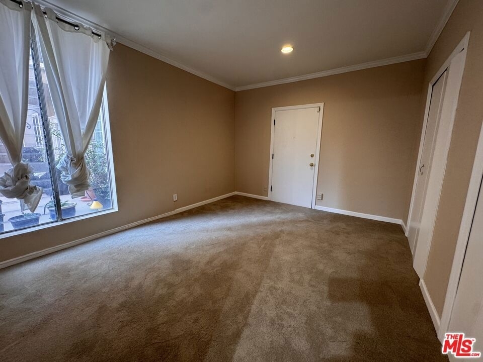 8550 Holloway Drive - Photo 17
