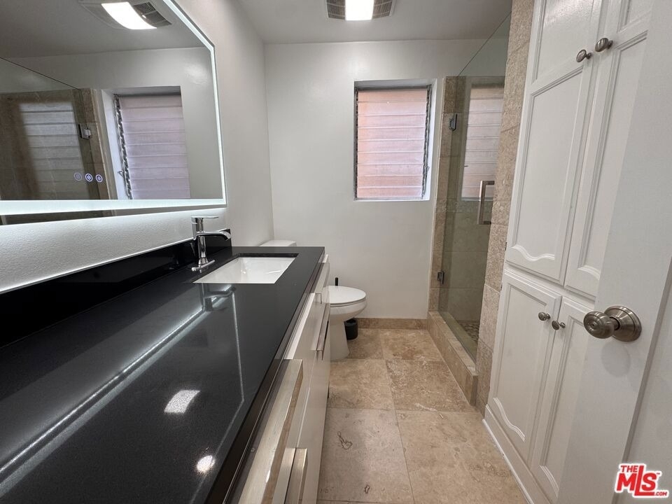 8550 Holloway Drive - Photo 16