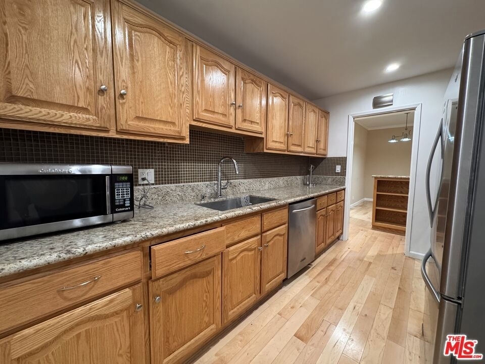 8550 Holloway Drive - Photo 7
