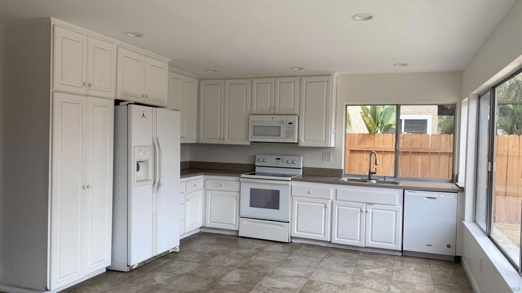 8703 Octans St - Photo 6