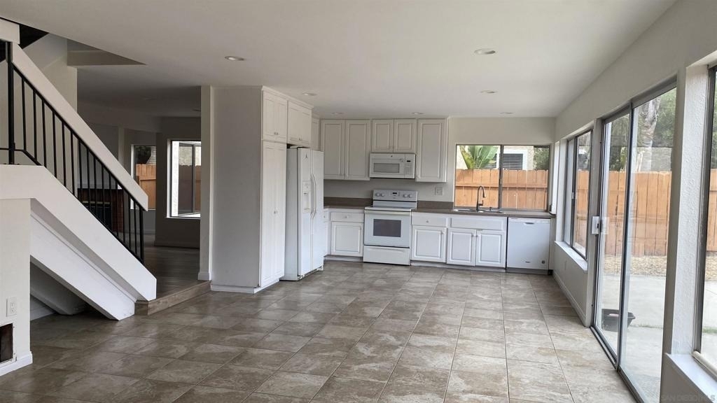 8703 Octans St - Photo 5