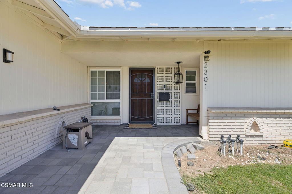 2301 Mono Street - Photo 3