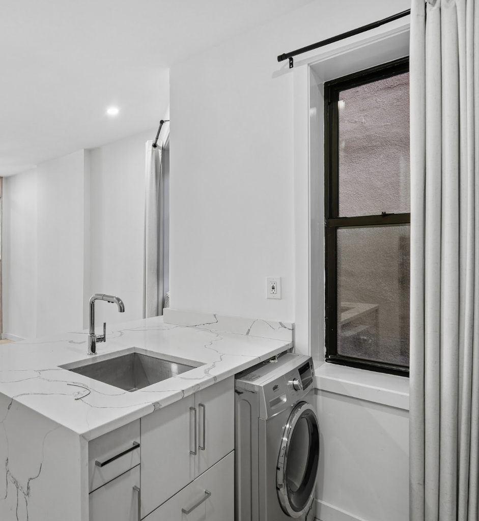 212 Lafayette Street - Photo 3