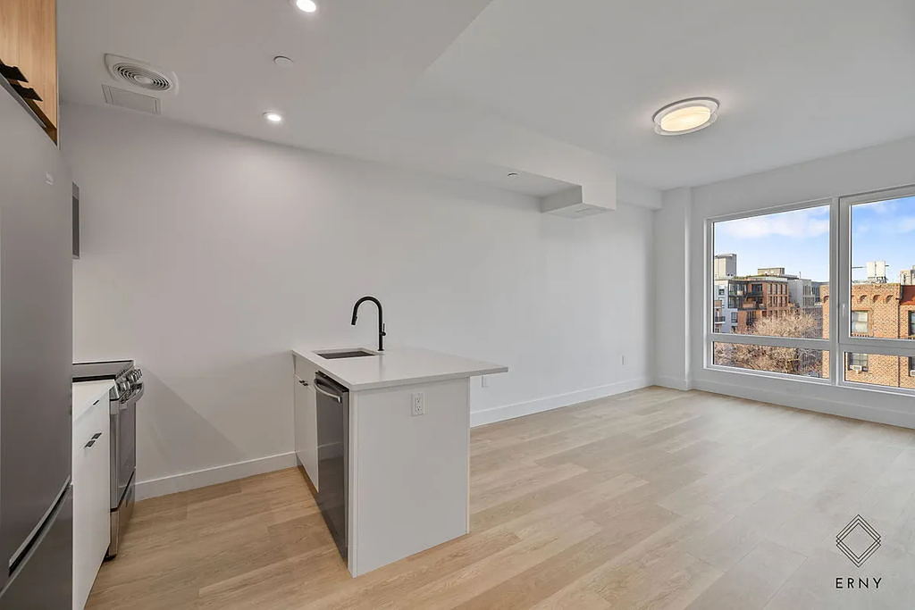 80 Linden Blvd - Photo 2