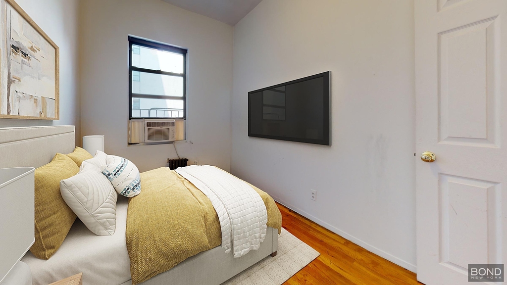 Third Avenue - Photo 2