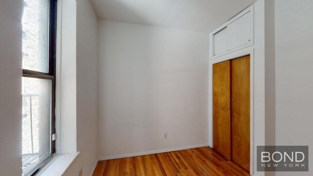 East 65 Street - Photo 5