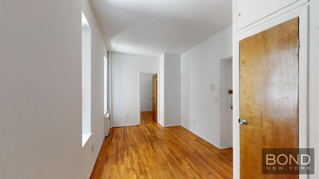 East 65 Street - Photo 3