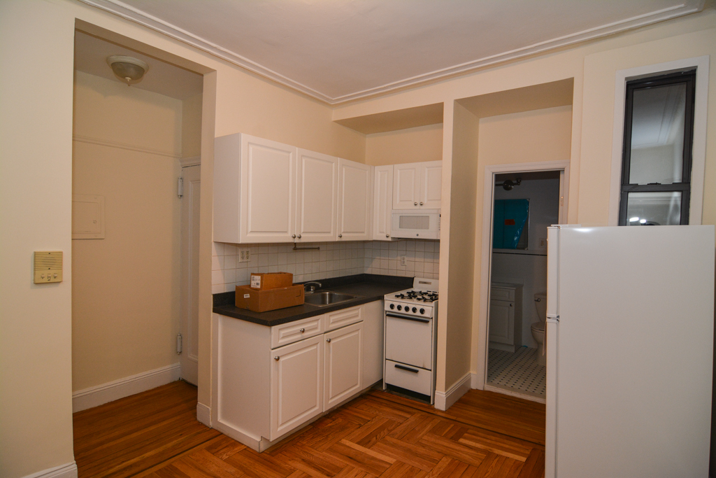 East 89th Street - Photo 2