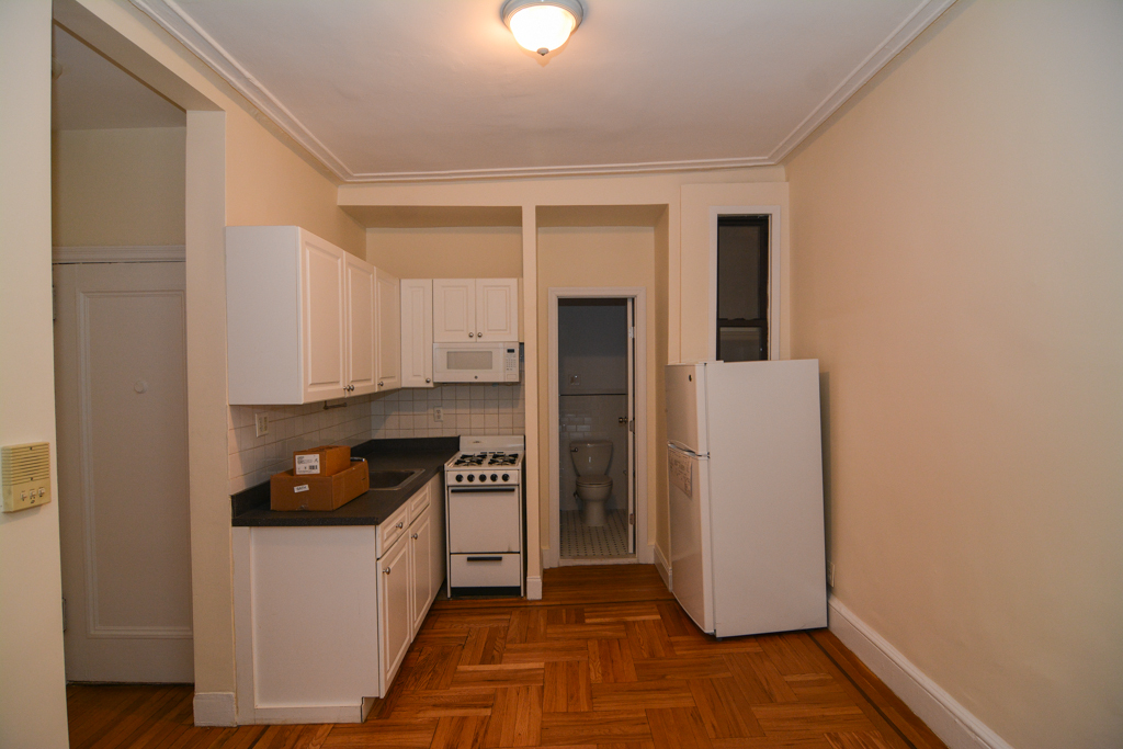 East 89th Street - Photo 3