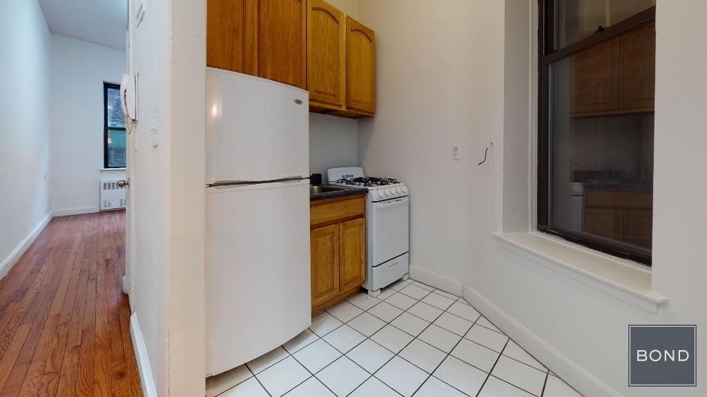 East 90th Street - Photo 0