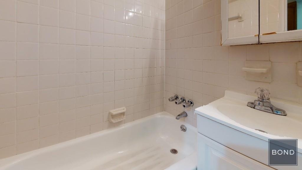 East 90th Street - Photo 3