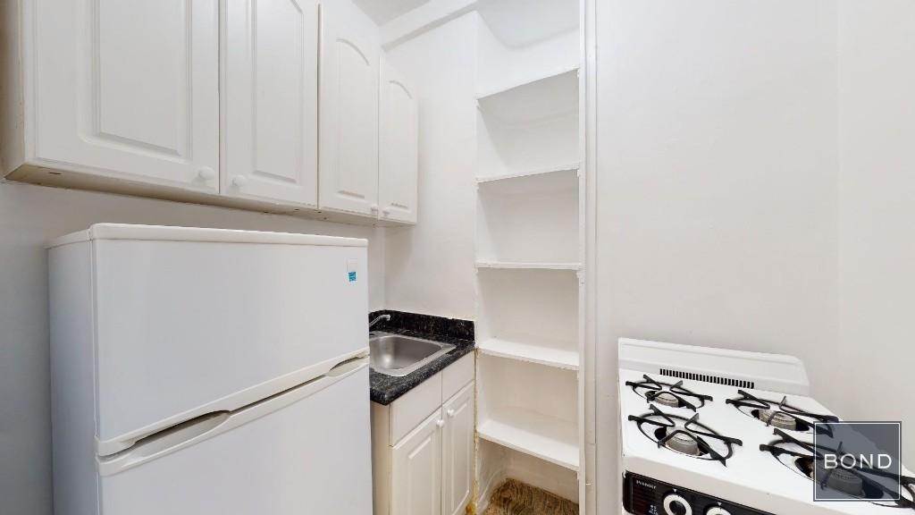 East 35th Street - Photo 3