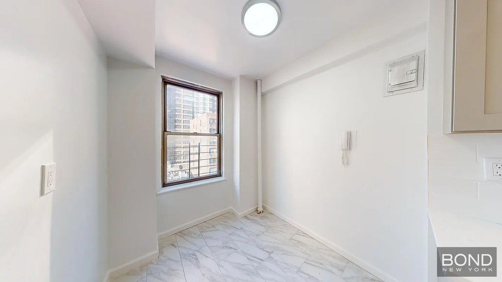East 38th Street - Photo 3