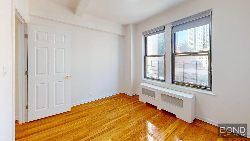 East 38th Street - Photo 5