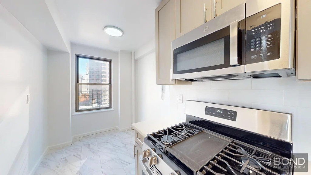East 38th Street - Photo 4