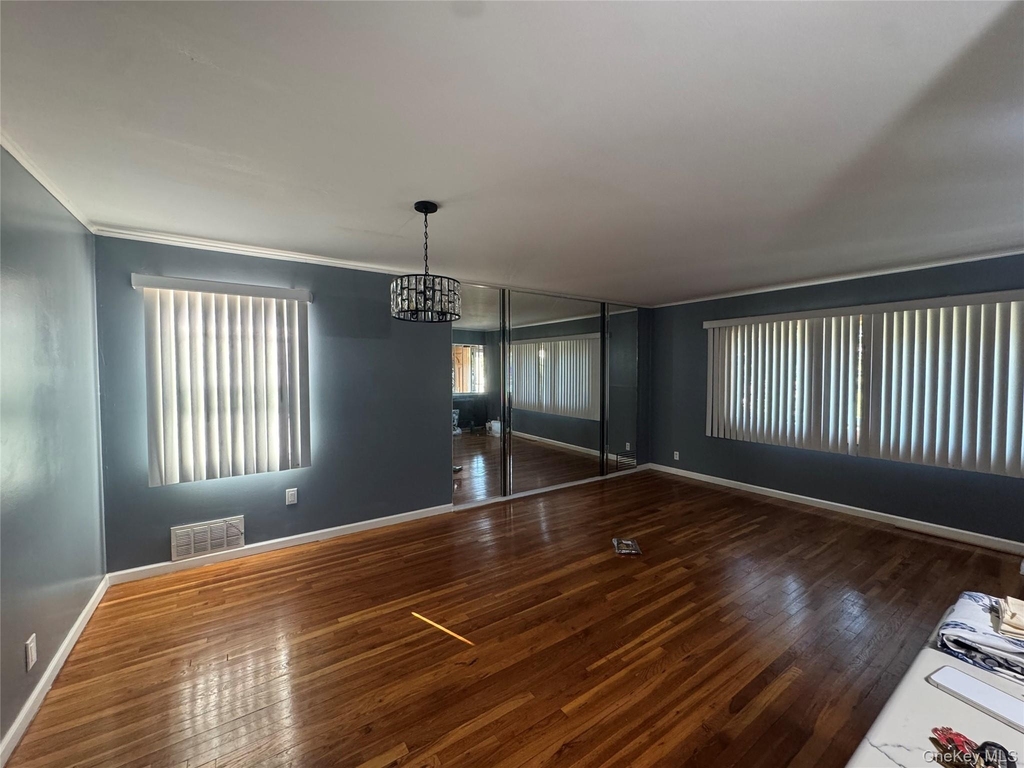 22518 S Conduit Avenue - Photo 0