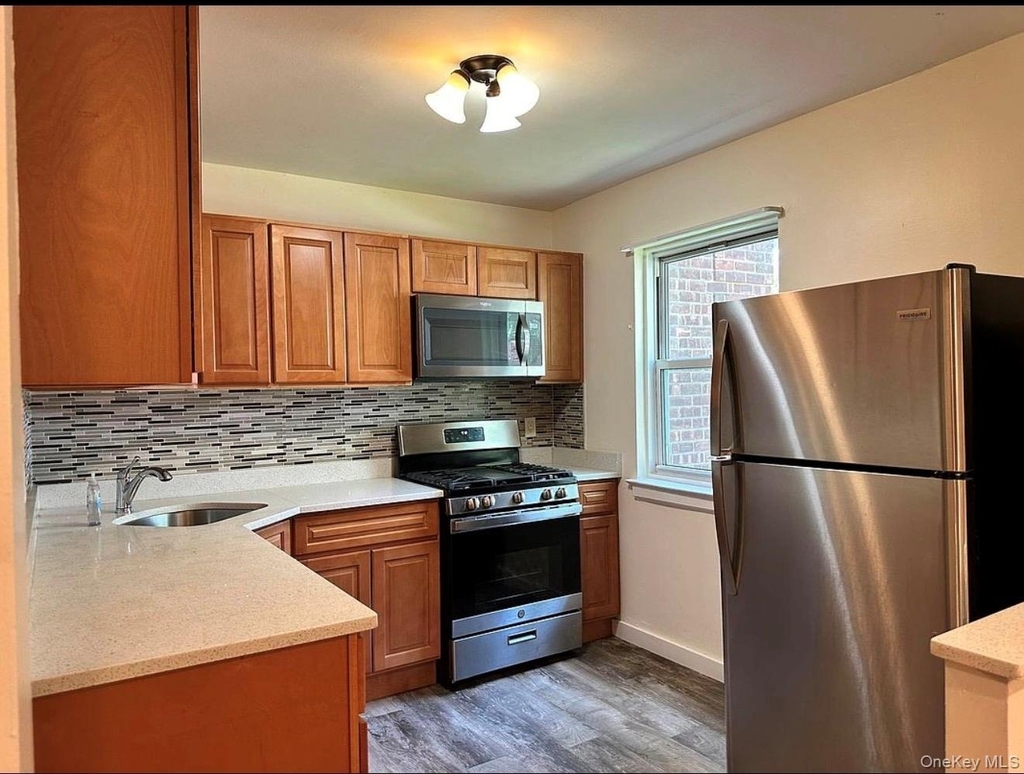 255-06 73rd Avenue - Photo 6
