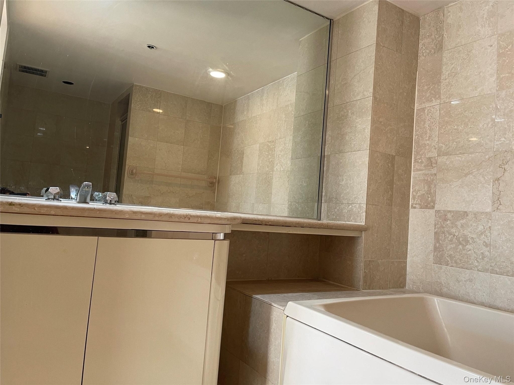 88 Cuttermill Road - Photo 17