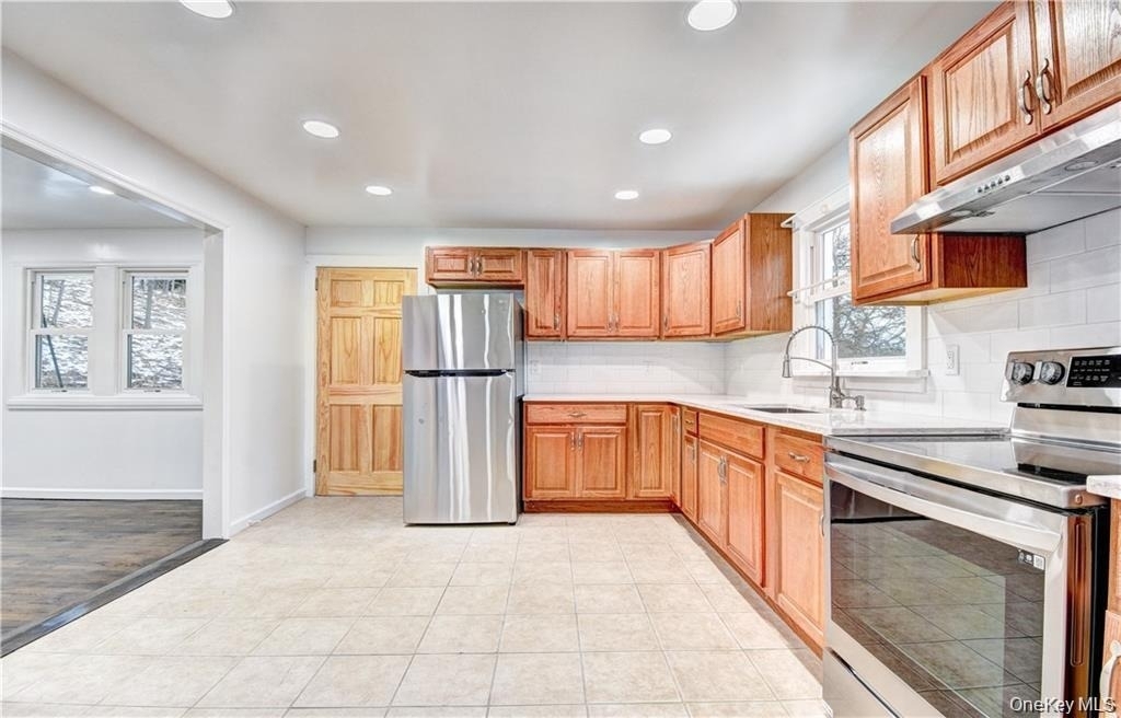19 Lake Avenue - Photo 2