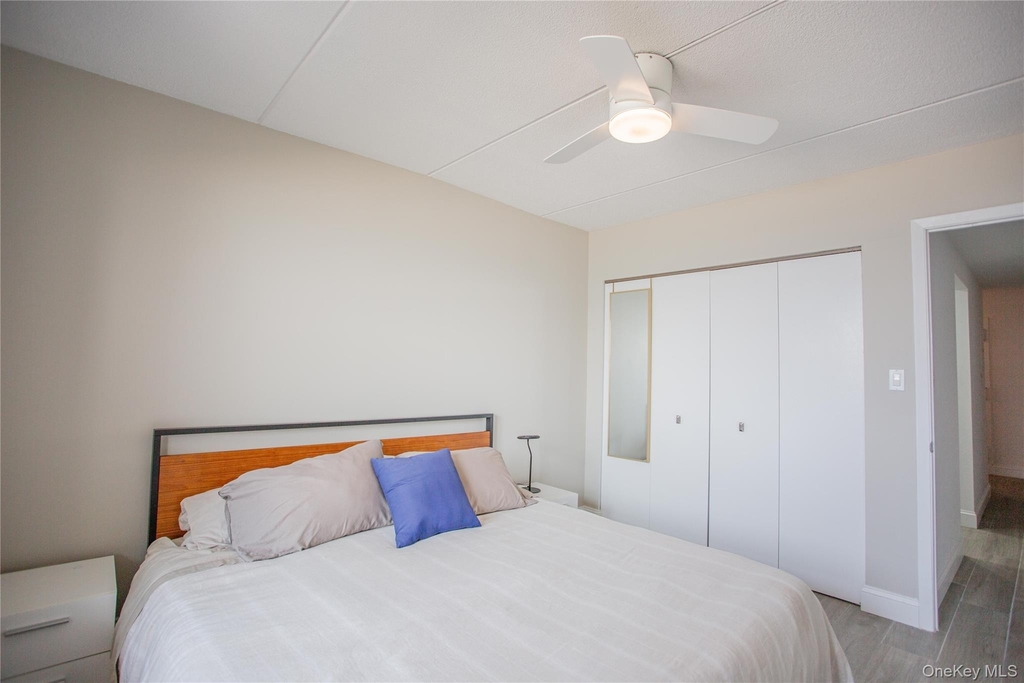 230 W Broadway - Photo 17