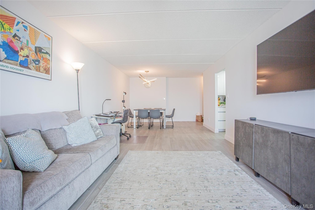 230 W Broadway - Photo 7