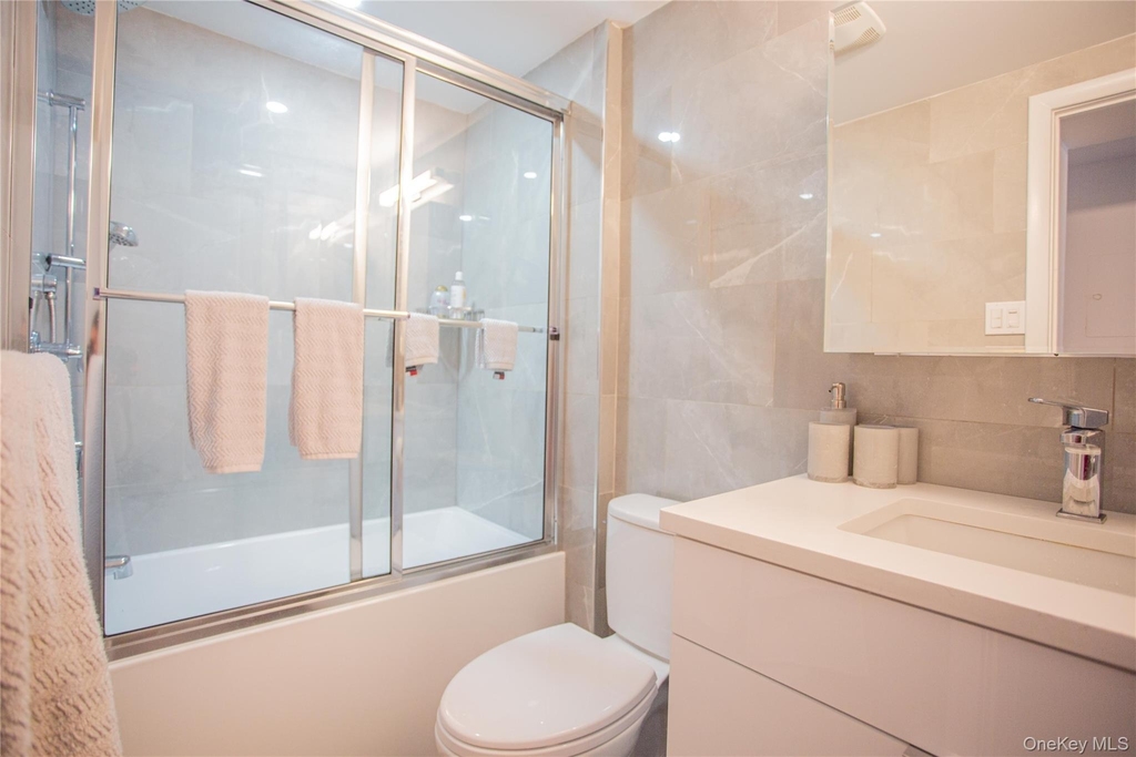 230 W Broadway - Photo 15