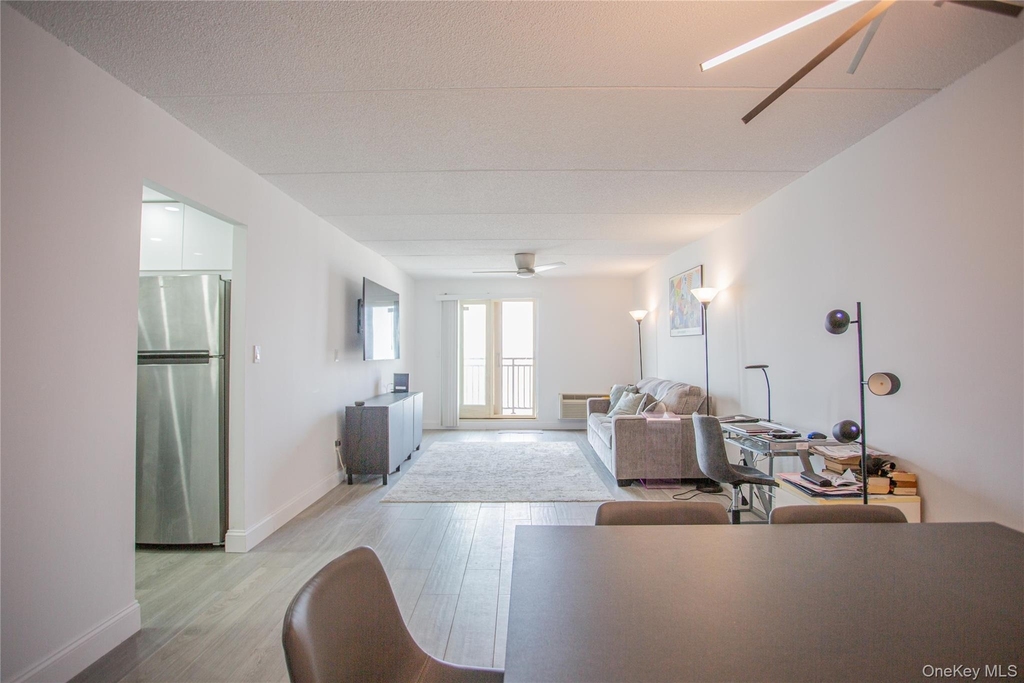 230 W Broadway - Photo 9