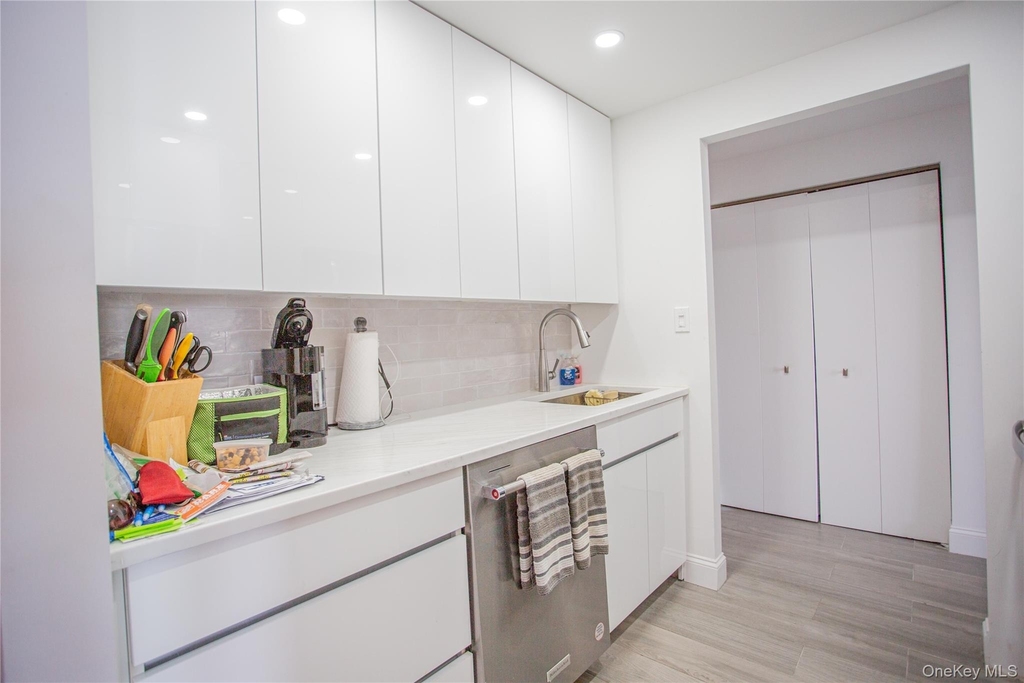 230 W Broadway - Photo 13