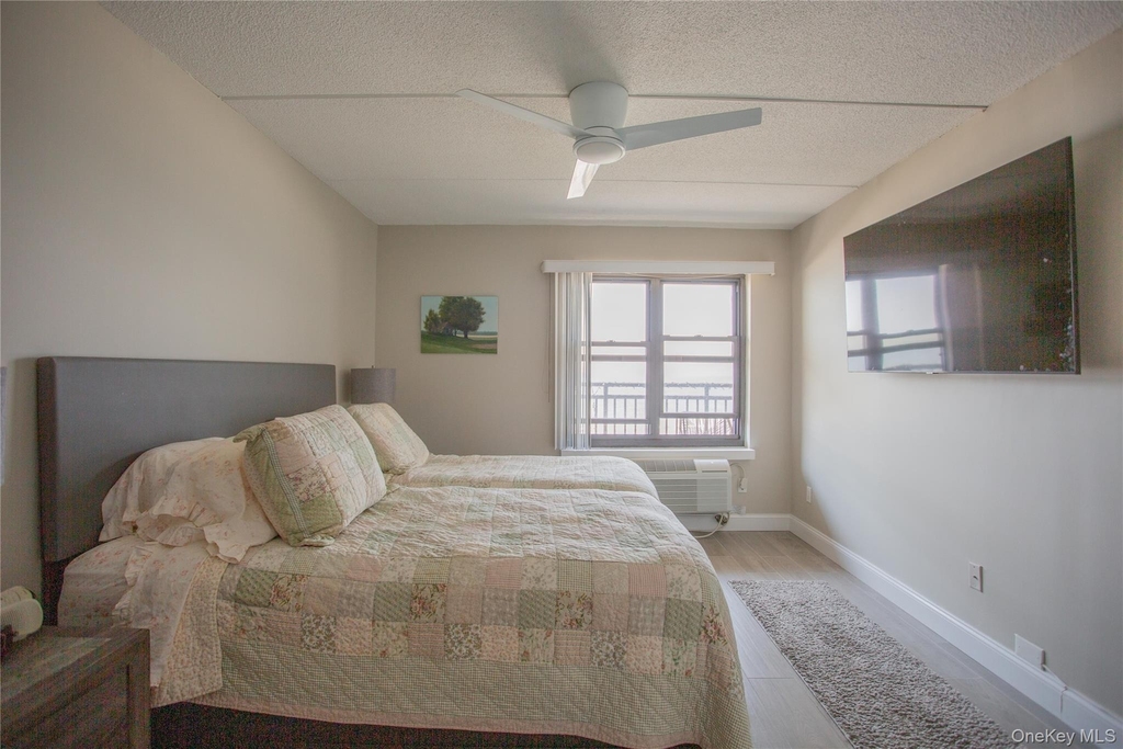 230 W Broadway - Photo 20