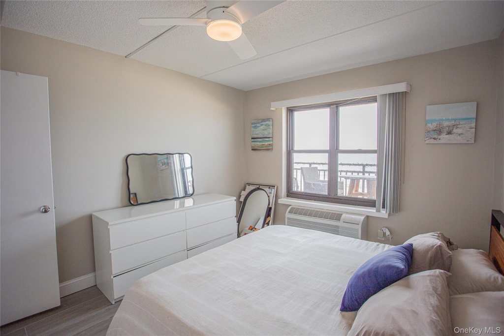 230 W Broadway - Photo 18