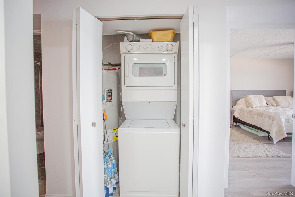 230 W Broadway - Photo 24