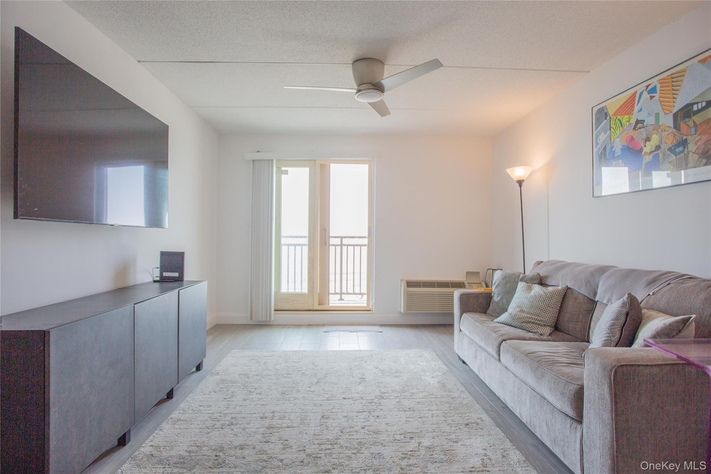 230 W Broadway - Photo 5