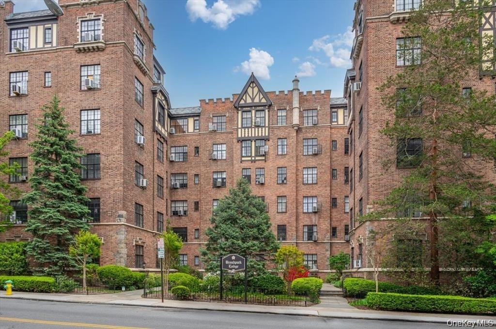 2 Westchester Avenue - Photo 0