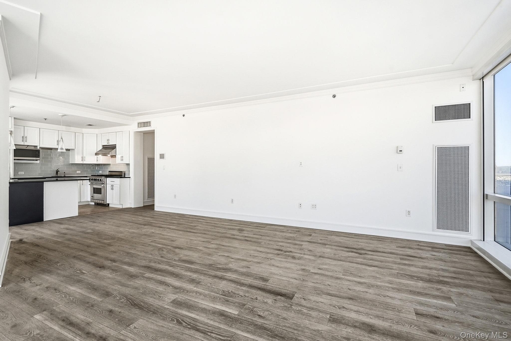 1 Renaissance Square - Photo 10