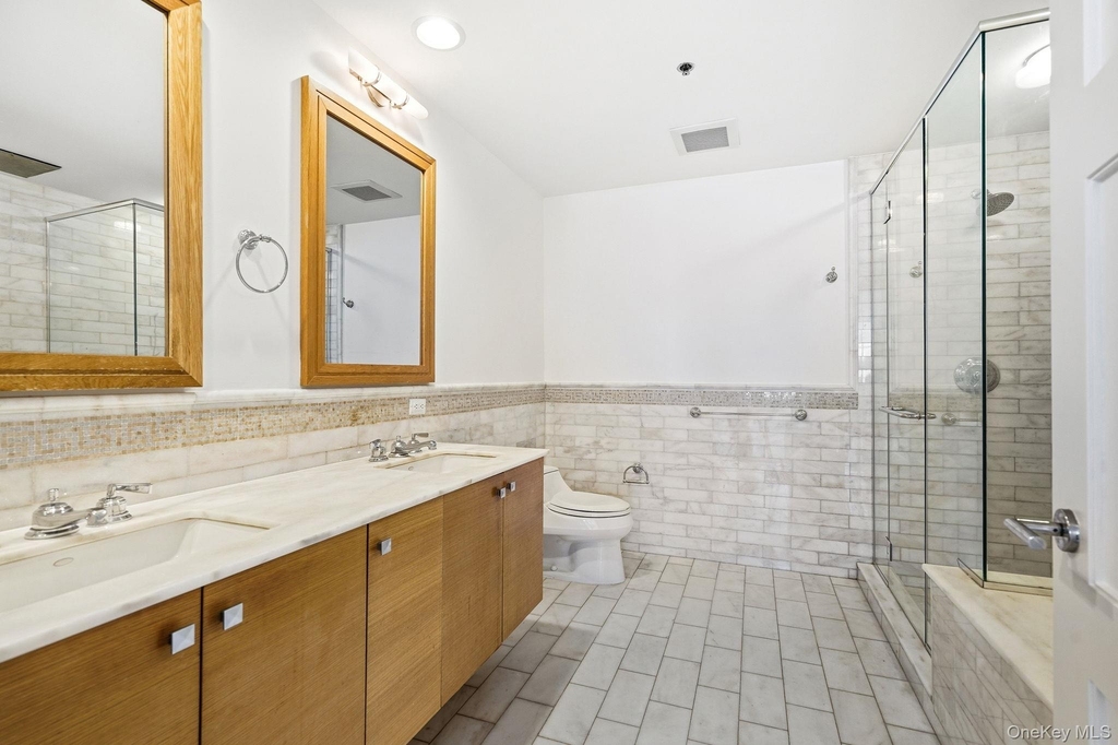 1 Renaissance Square - Photo 18