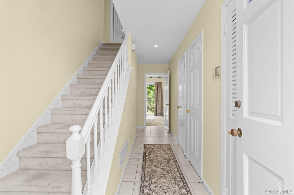570 Hampton Road - Photo 2