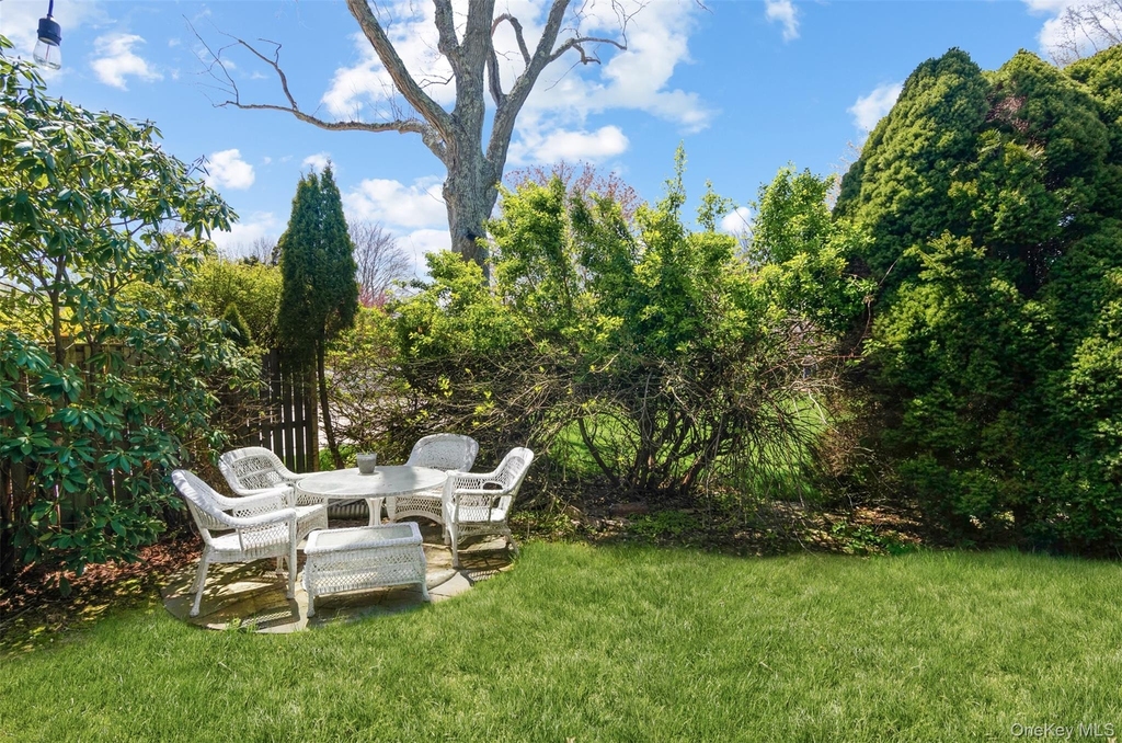 570 Hampton Road - Photo 16