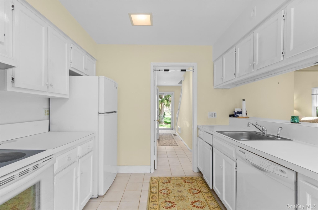 570 Hampton Road - Photo 8