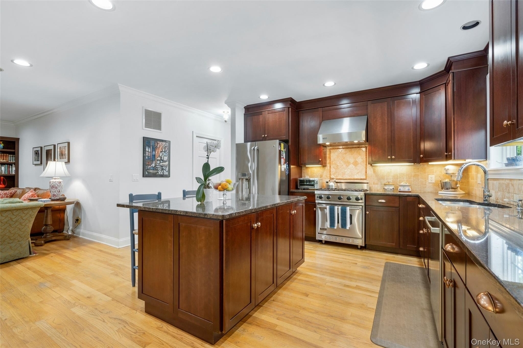 525 Carroll Avenue - Photo 8