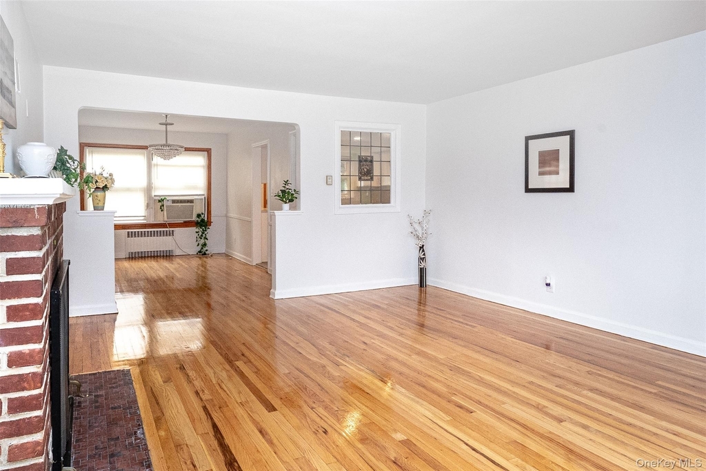 121 Manhasset Avenue - Photo 6