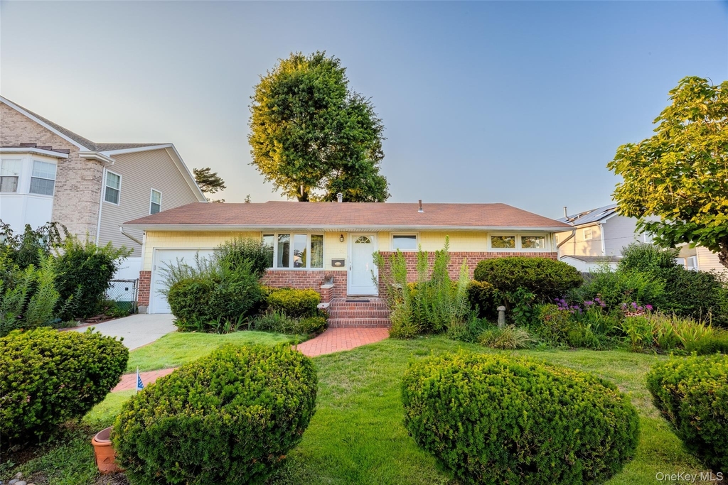 25 Surrey Lane - Photo 1