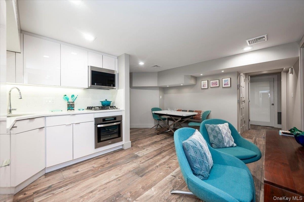 47 E Penn Street - Photo 2