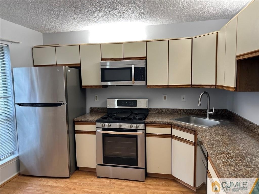 31 Kingston Run - Photo 1