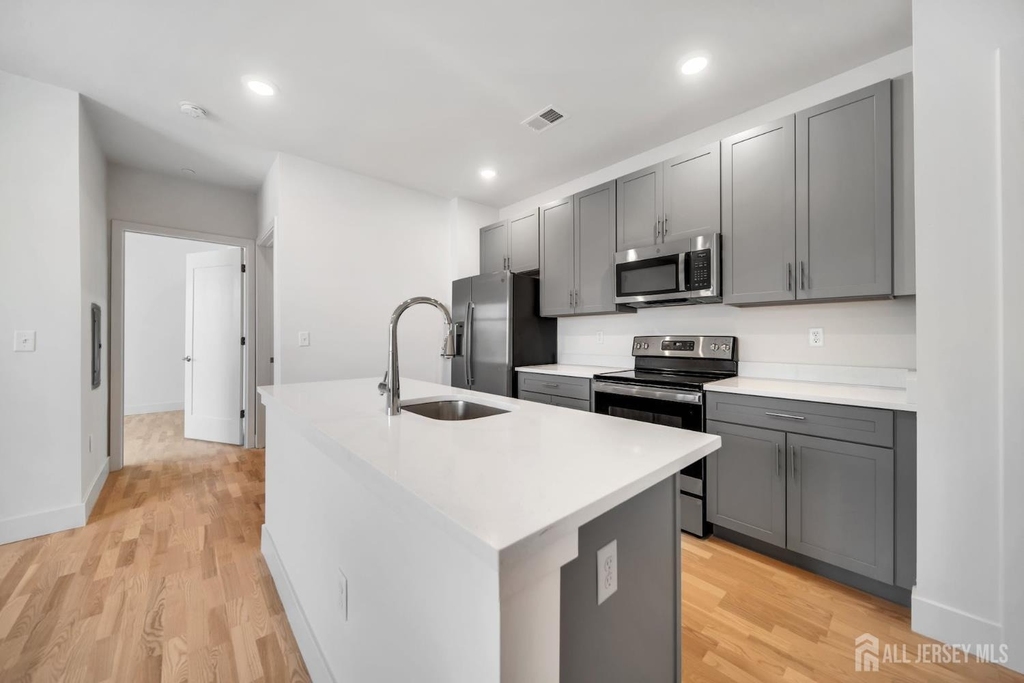1037 Amboy Avenue - Photo 1